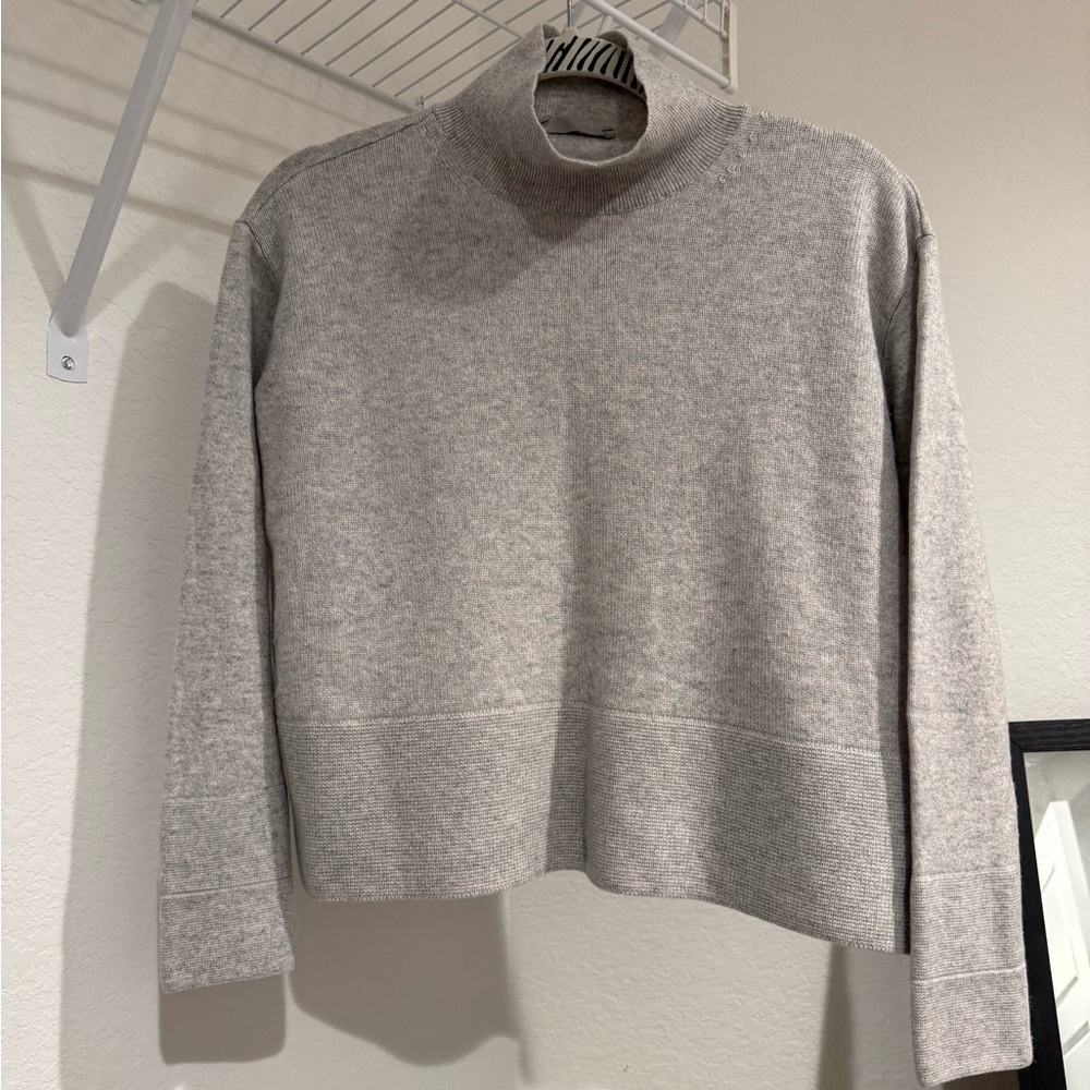 Everlane Cashmere Square Turtleneck - Light Heather Grey Small